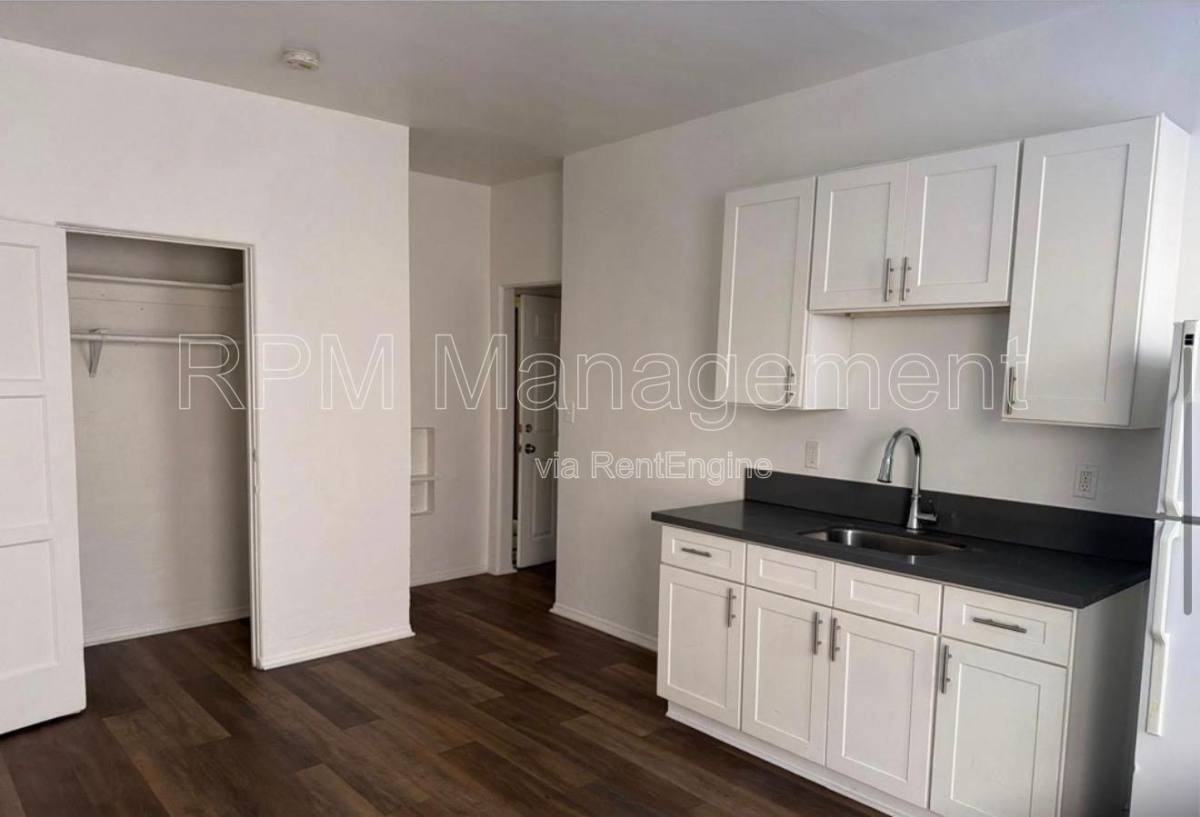 111 South Manhattan Place #202-1-2 - Photo 2 of 8