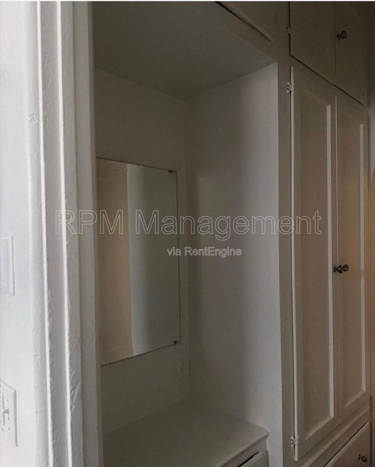 111 South Manhattan Place #202-1-2 - Photo 5 of 8