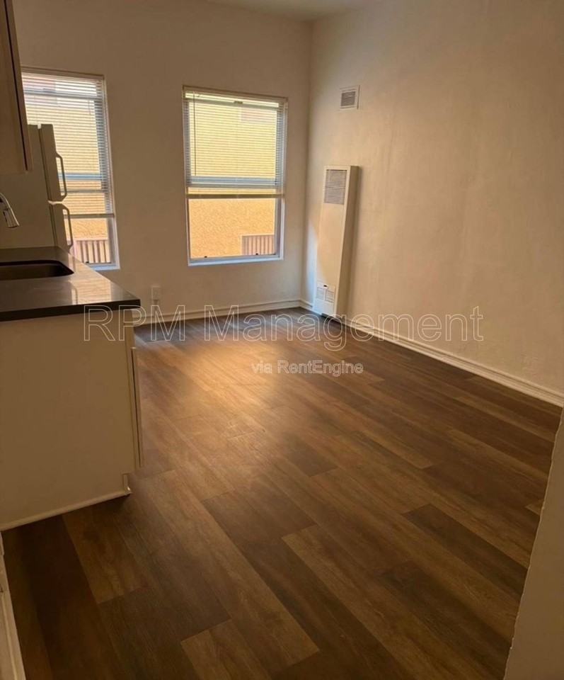 111 South Manhattan Place #202-1-2 - Photo 6 of 8