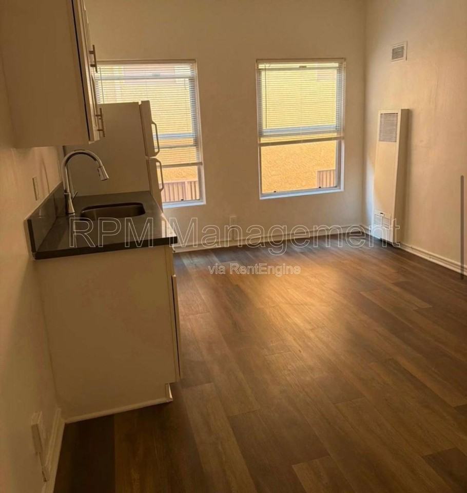 111 South Manhattan Place #202-1-2 - Photo 7 of 8