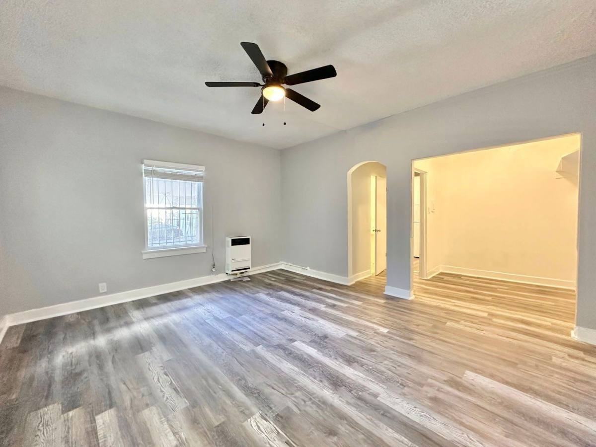 849 S Kenmore Ave - Photo 2 of 10