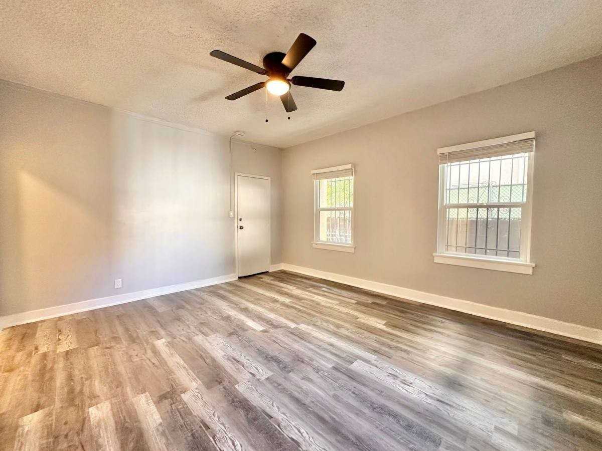 849 S Kenmore Ave - Photo 3 of 10