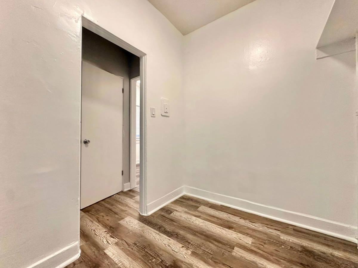 849 S Kenmore Ave - Photo 6 of 10