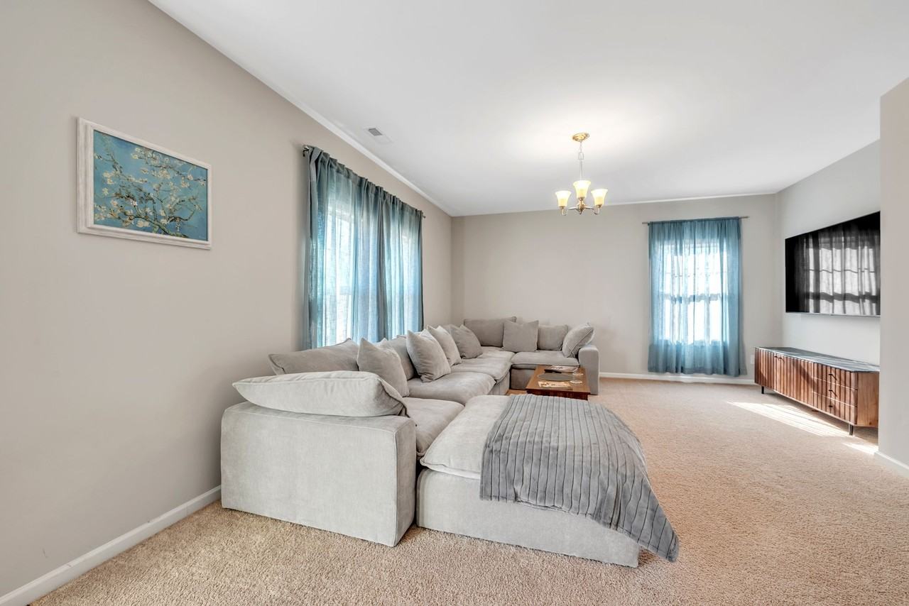 1505 Tawny View Ln - Photo 5 of 15