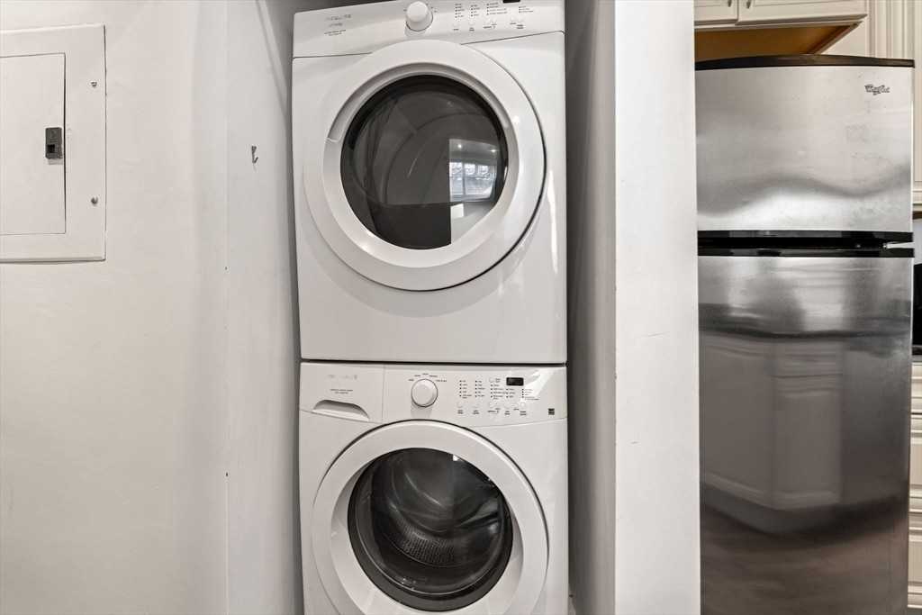 39 Revere St - Photo 3 of 14