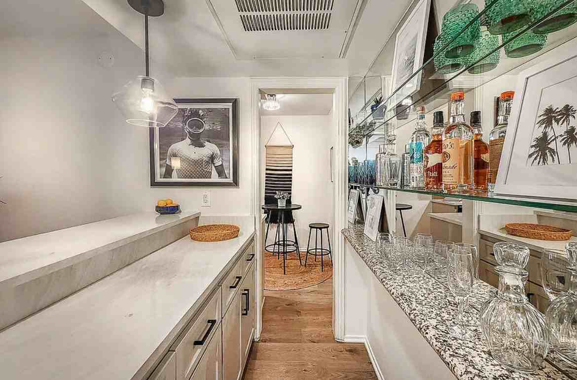 1203 N Sweetzer Ave - Photo 4 of 16