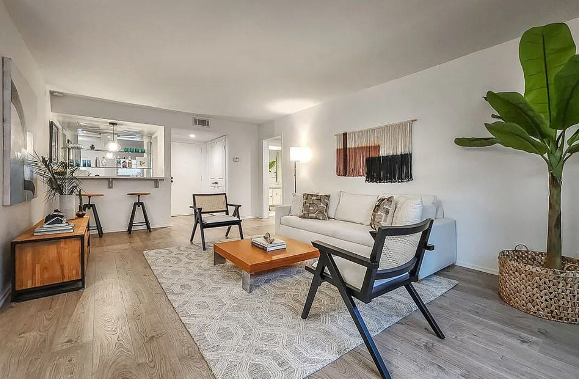 1203 N Sweetzer Ave - Photo 5 of 16