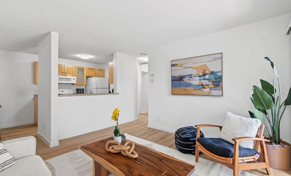 4068 Abbey Ter - Photo 3 of 12