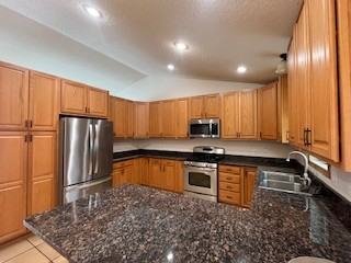 2269 Arlington Ave E - Photo 4 of 23