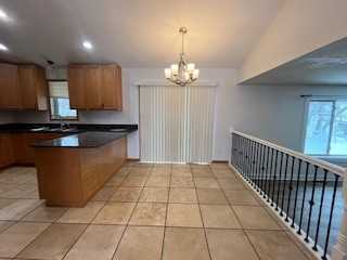 2269 Arlington Ave E - Photo 5 of 23