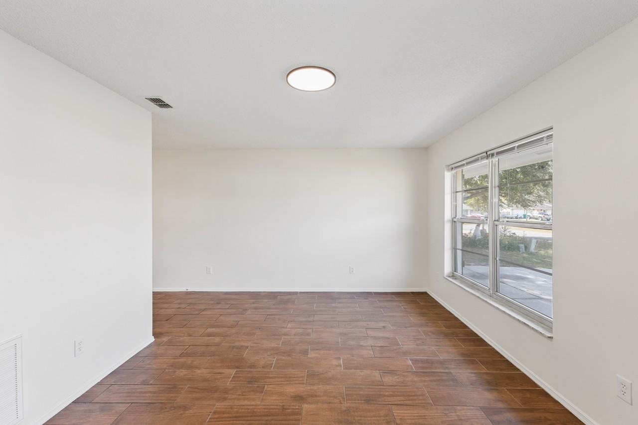 1238 Padgett Cir - Photo 3 of 16