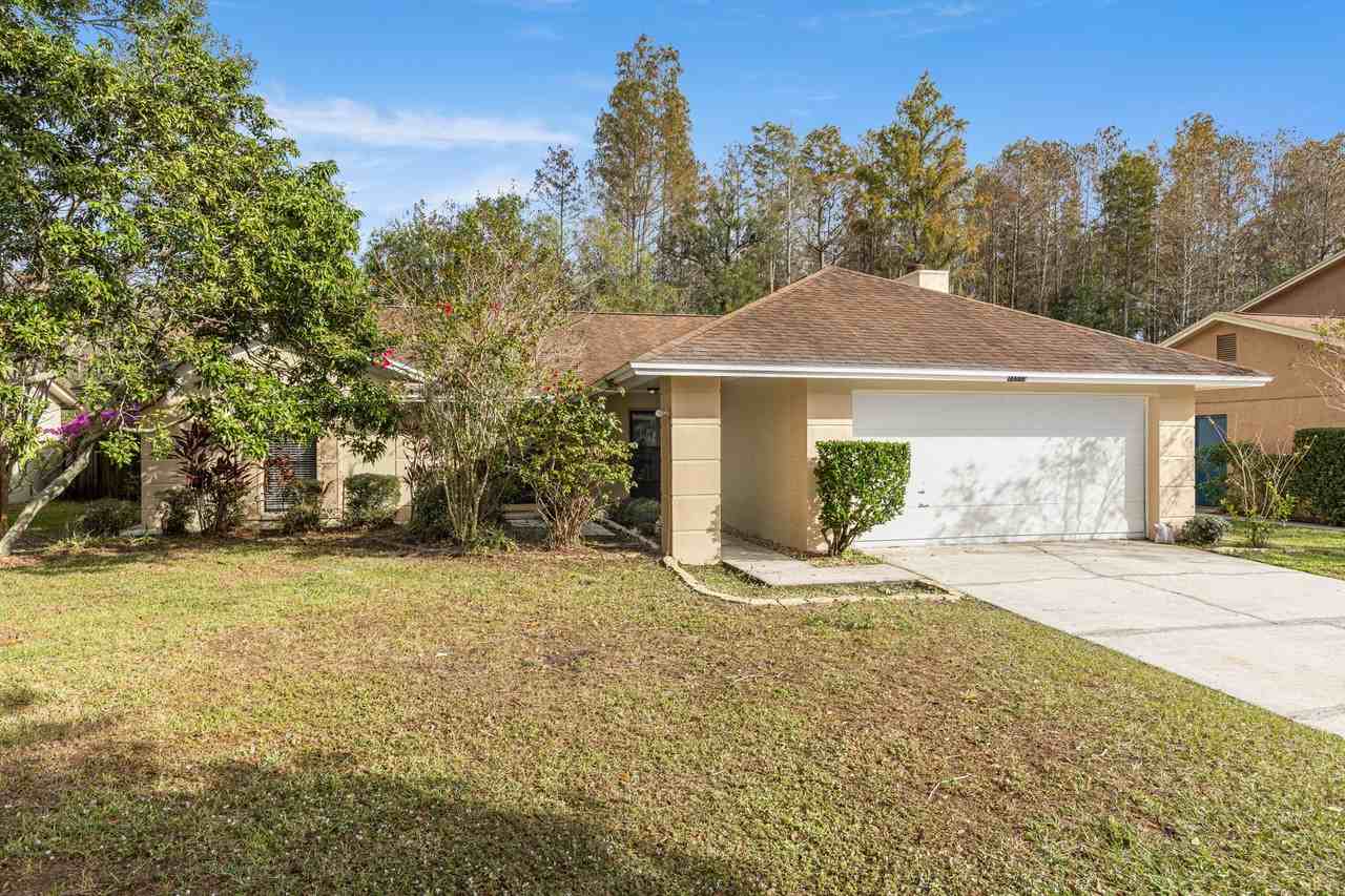 15913 Bridgewater Ln - Photo 3 of 28