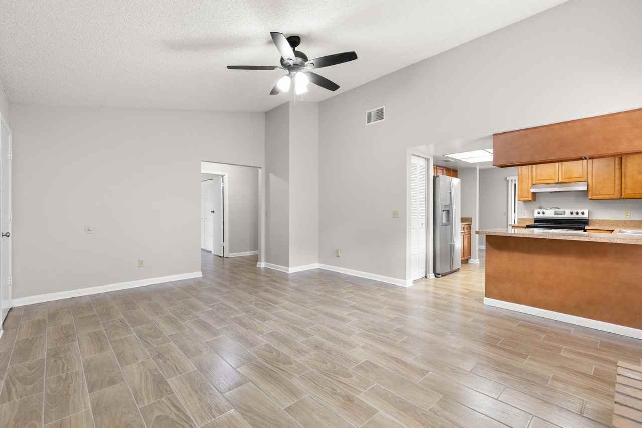 15913 Bridgewater Ln - Photo 6 of 28