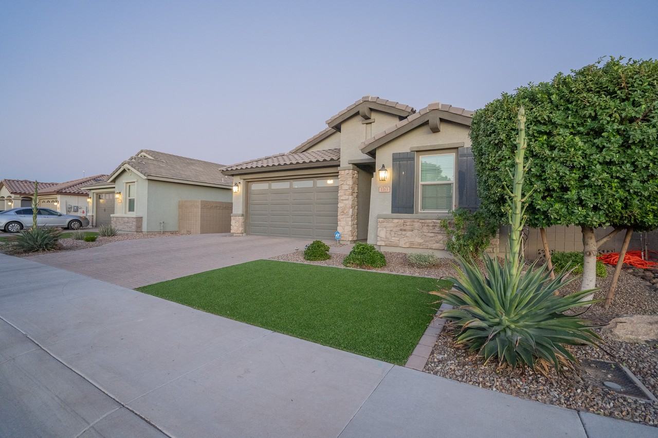 1163 North 152nd Avenue - Photo 3 of 36