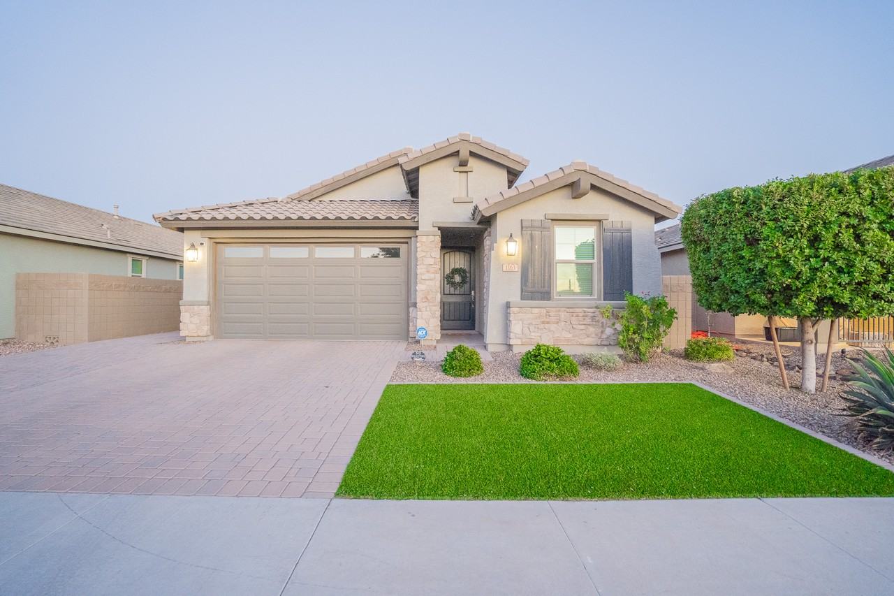 1163 North 152nd Avenue - Photo 4 of 36