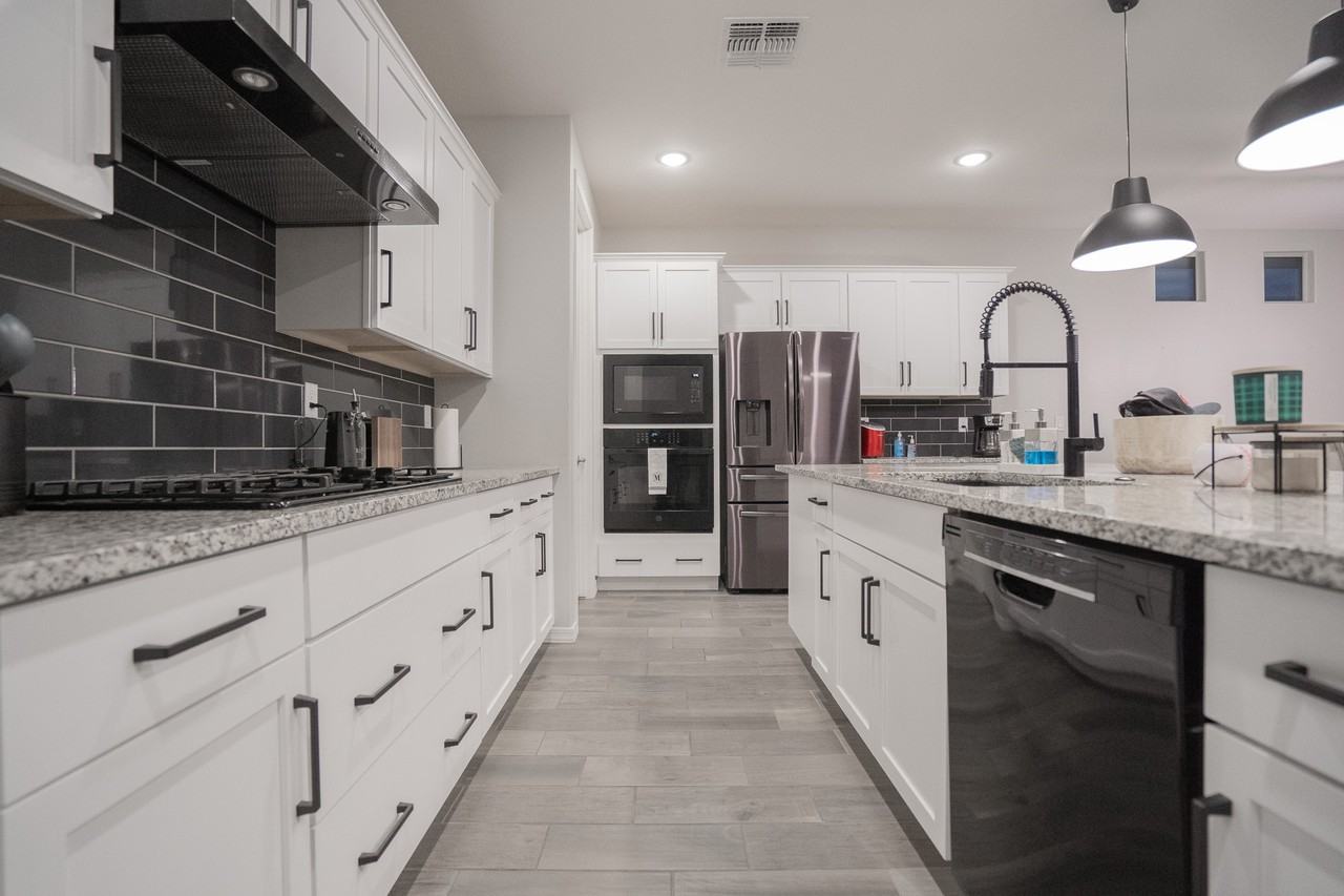 1163 North 152nd Avenue - Photo 7 of 36