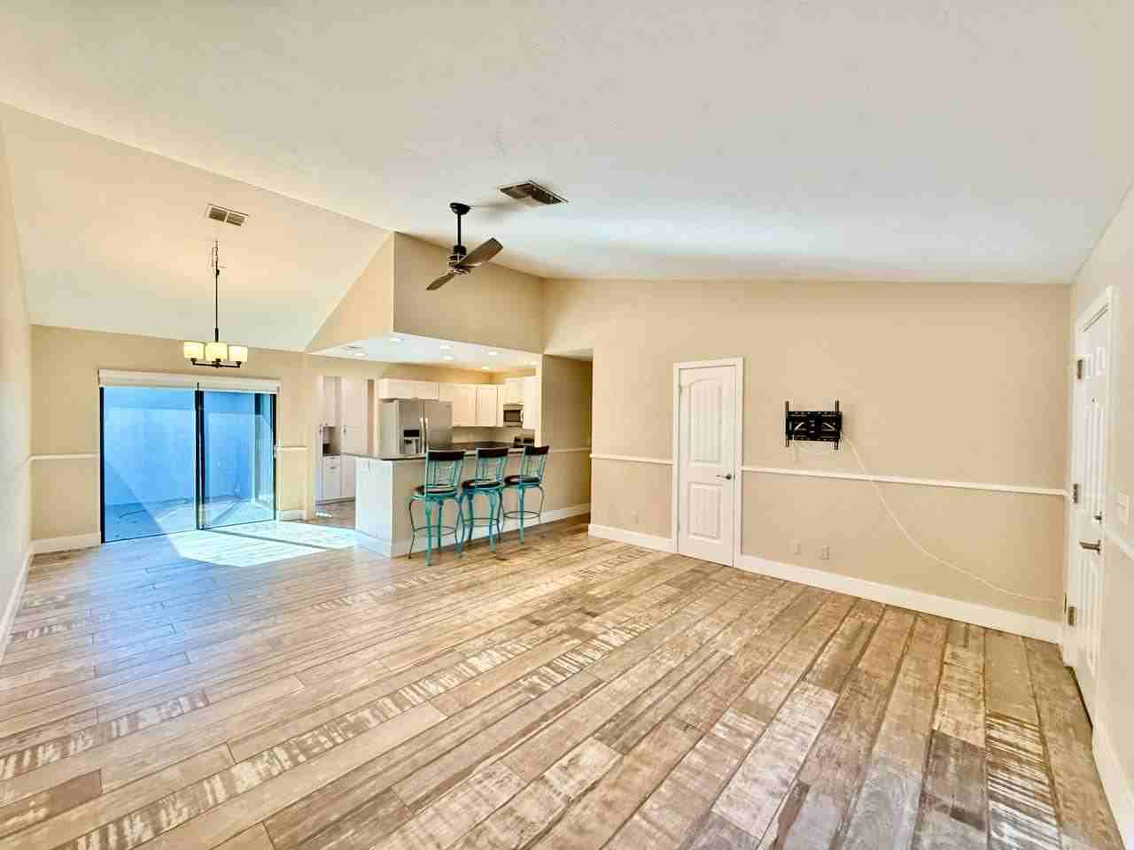 23331 Club Villas Dr - Photo 4 of 34