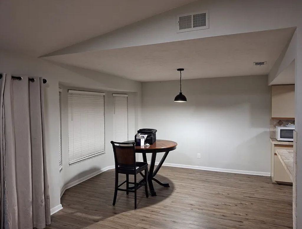 2902 East 5th Street - Photo 5 of 10