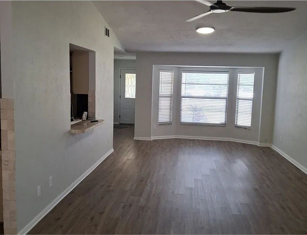 2902 East 5th Street - Photo 6 of 10