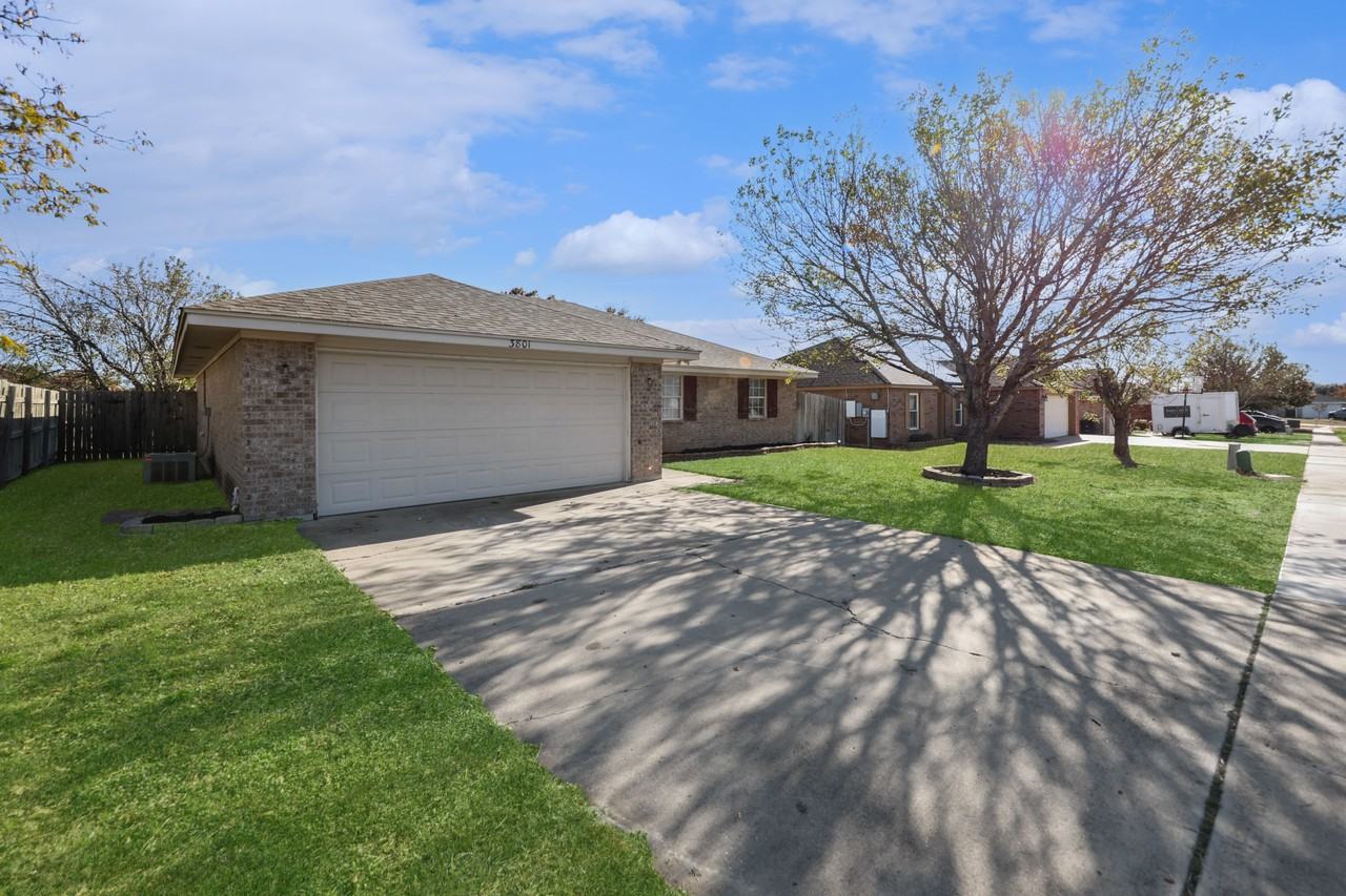 3801 Crosscut Loop - Photo 2 of 20