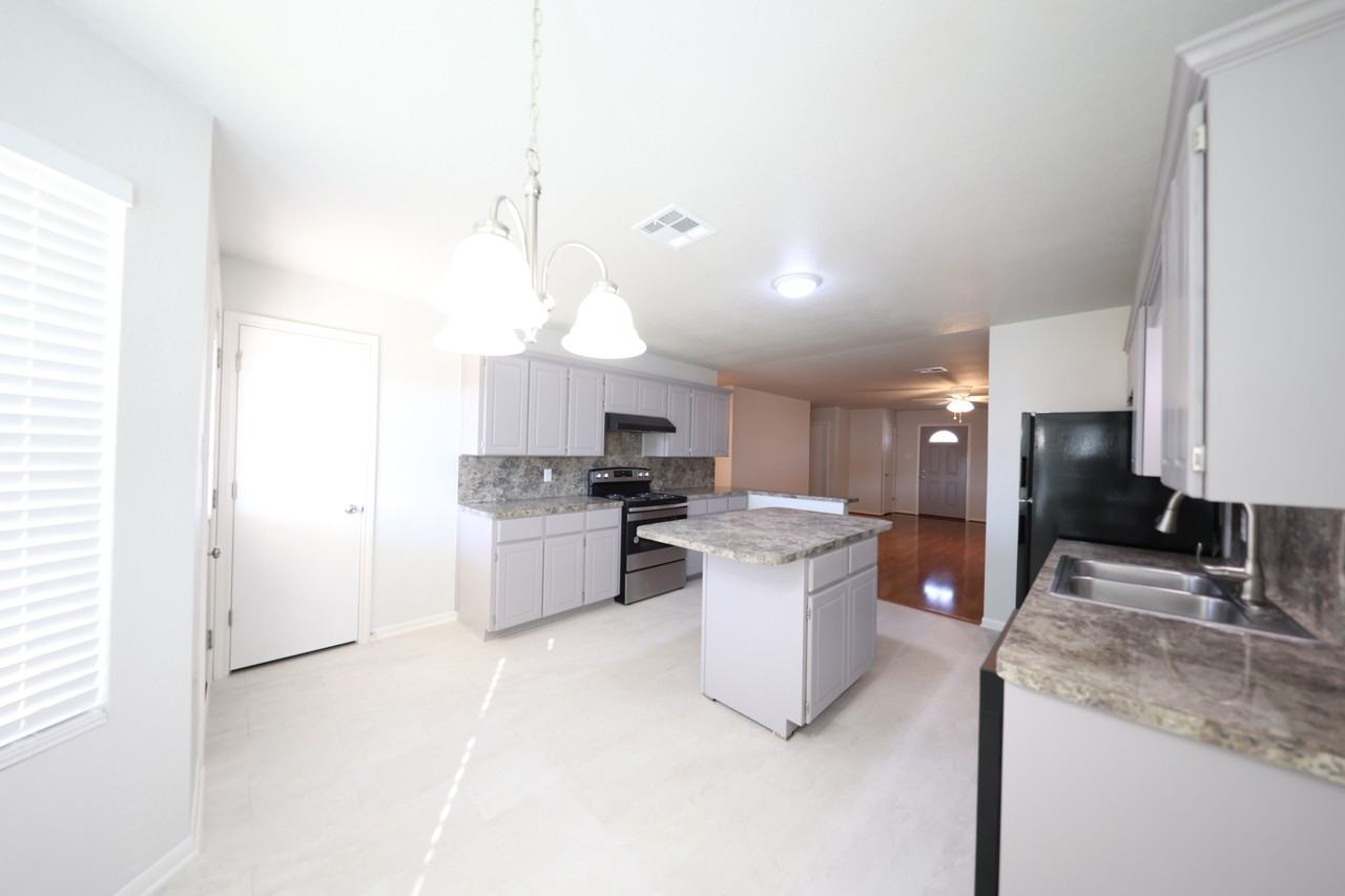 4304 Janelle Drive - Photo 5 of 20