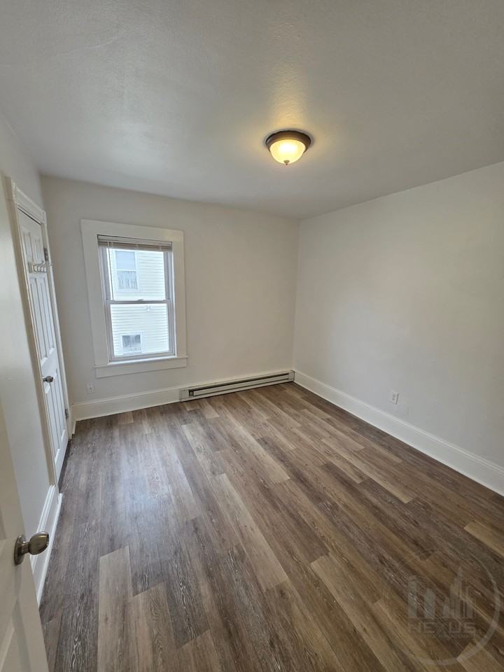 37 Foundry St - Photo 5 of 8