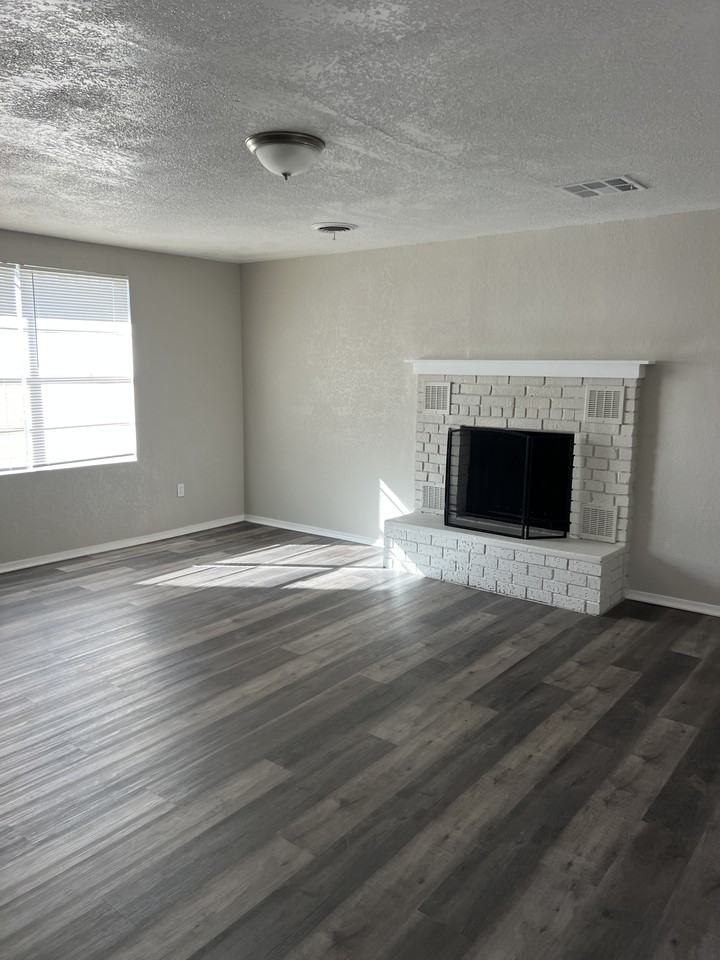 701 Ne 81st St - Photo 7 of 21