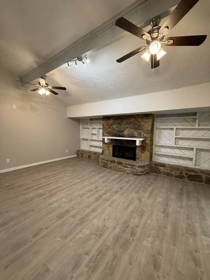 8228 Nw 90th Ter - Photo 3 of 18