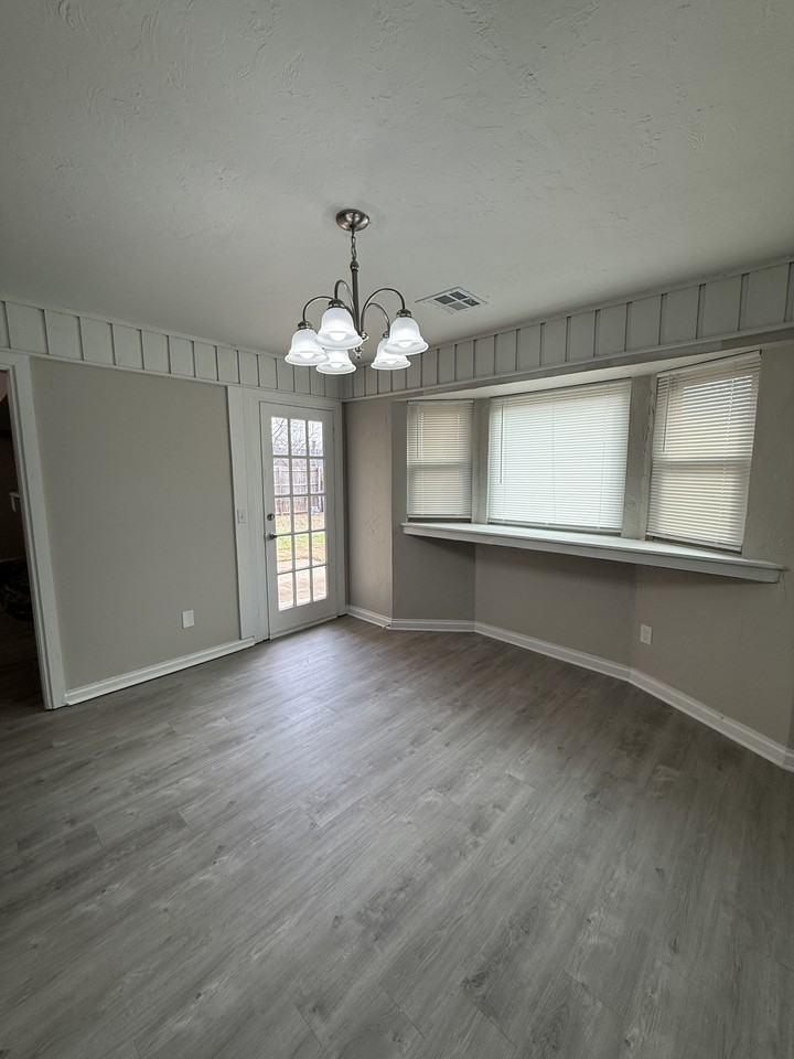 8228 Nw 90th Ter - Photo 5 of 18