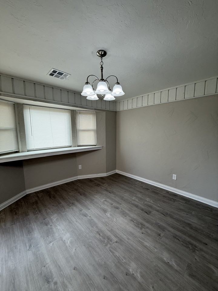 8228 Nw 90th Ter - Photo 6 of 18