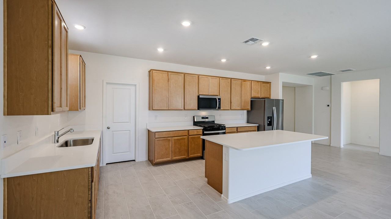 17175 W Blue Sky Dr - Photo 4 of 50