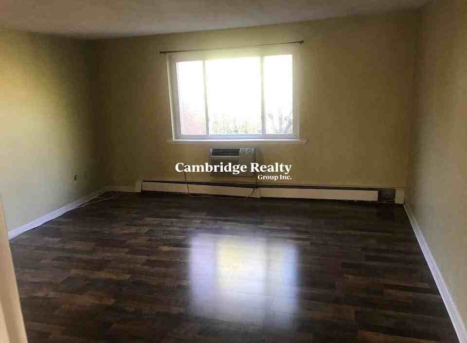 8 Bryon Rd #1T - Photo 2 of 8