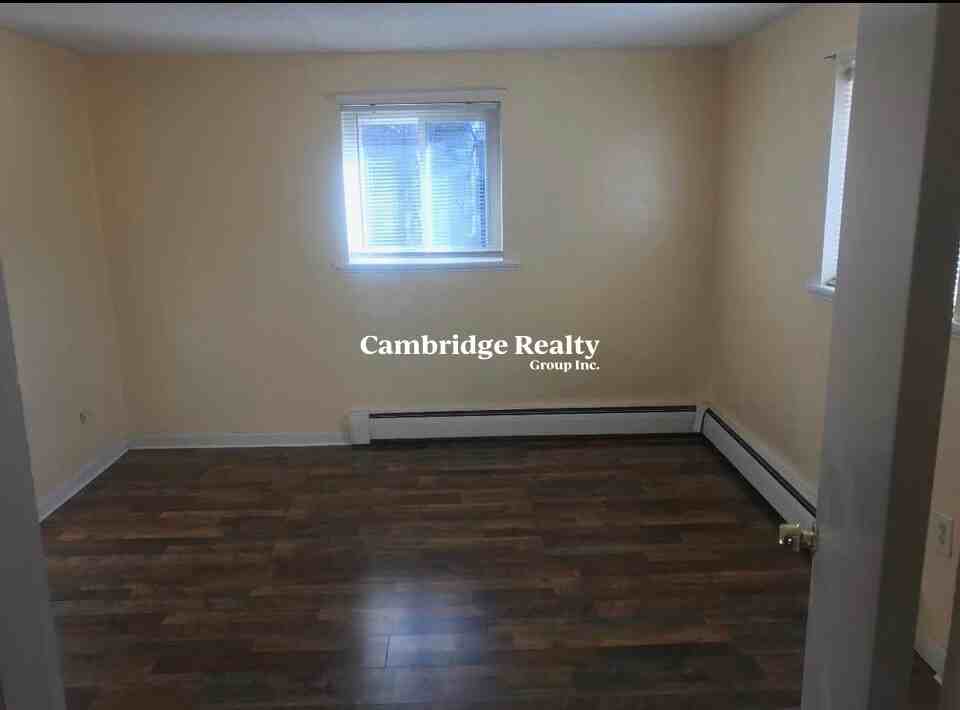 8 Bryon Rd #1T - Photo 3 of 8