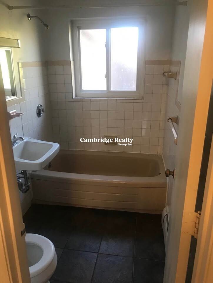 8 Bryon Rd #1T - Photo 5 of 8