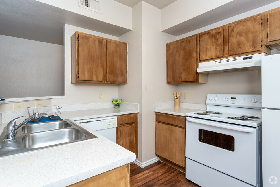 Villas of Remond - Photo 2 of 12