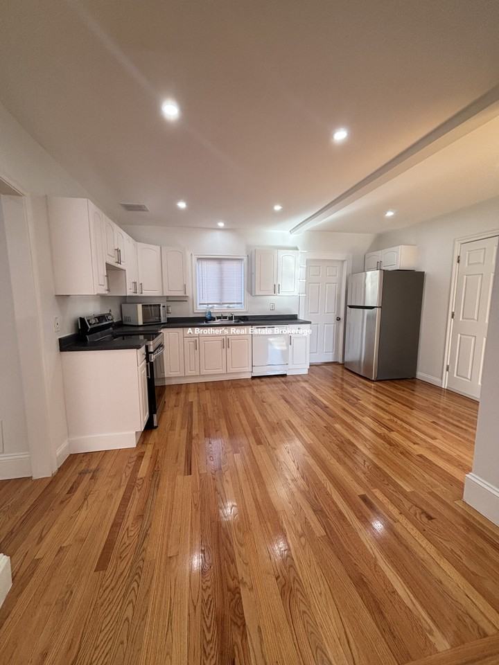 554 Main St #2 - Photo 3 of 23