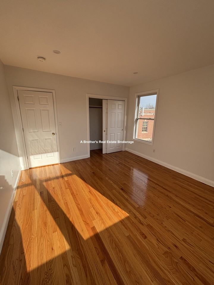 554 Main St #2 - Photo 7 of 23