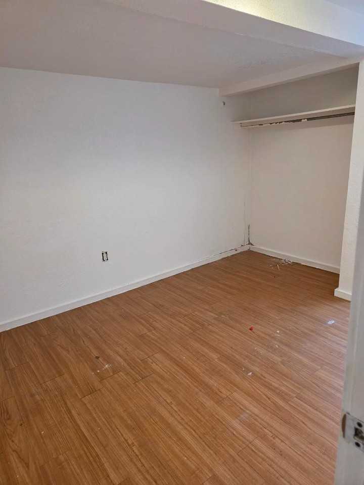 212 9th Avenue - Photo 4 of 8