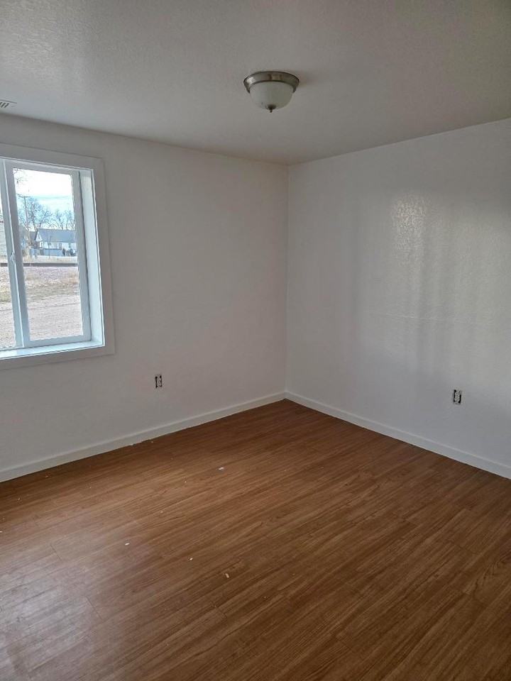 212 9th Avenue - Photo 5 of 8