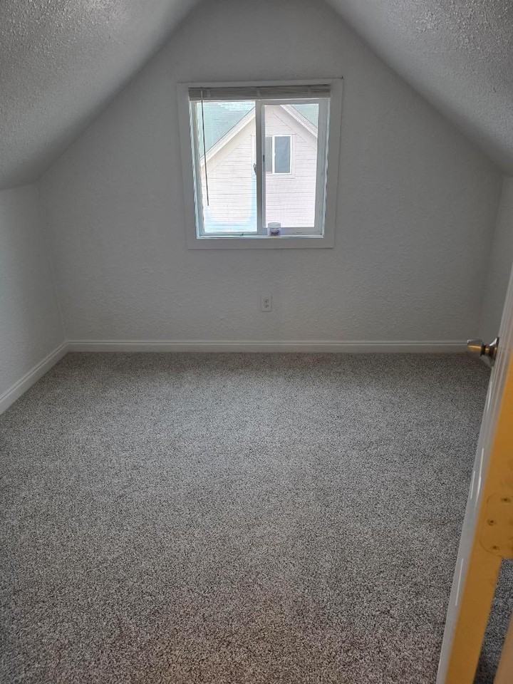 214 9th Avenue - Photo 7 of 8