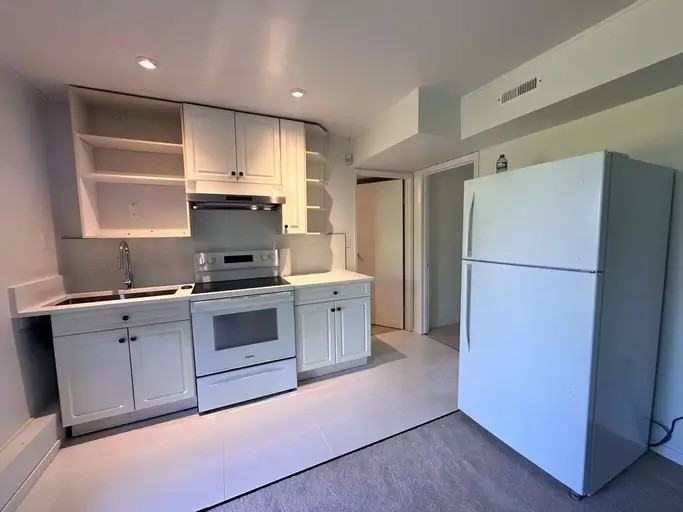 8491 Rideau Dr - Photo 2 of 6