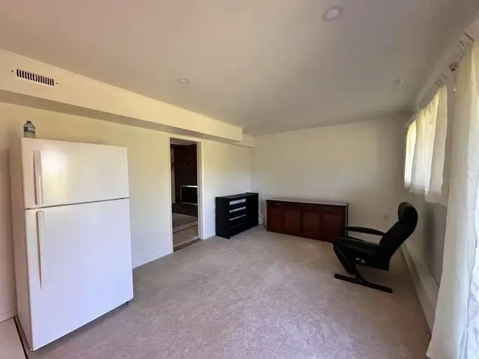 8491 Rideau Dr - Photo 3 of 6