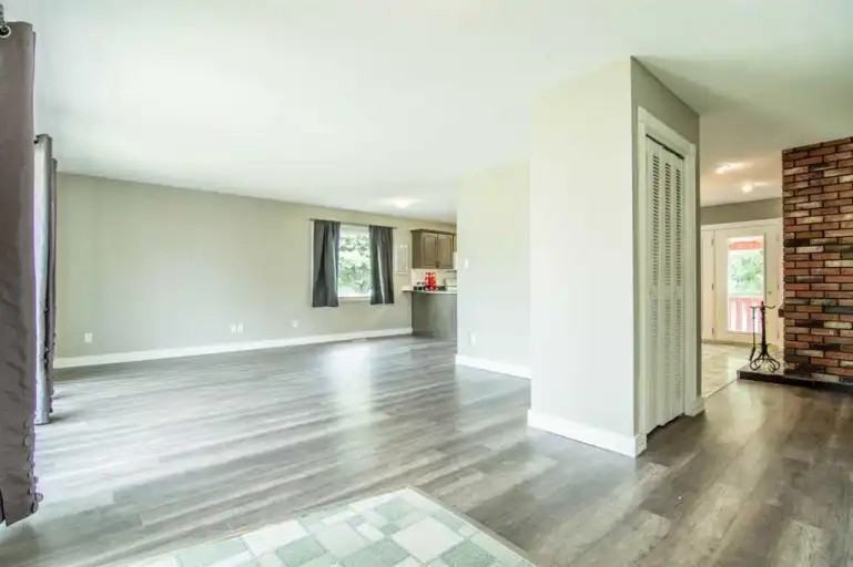 9823 80 Avenue - Photo 3 of 21