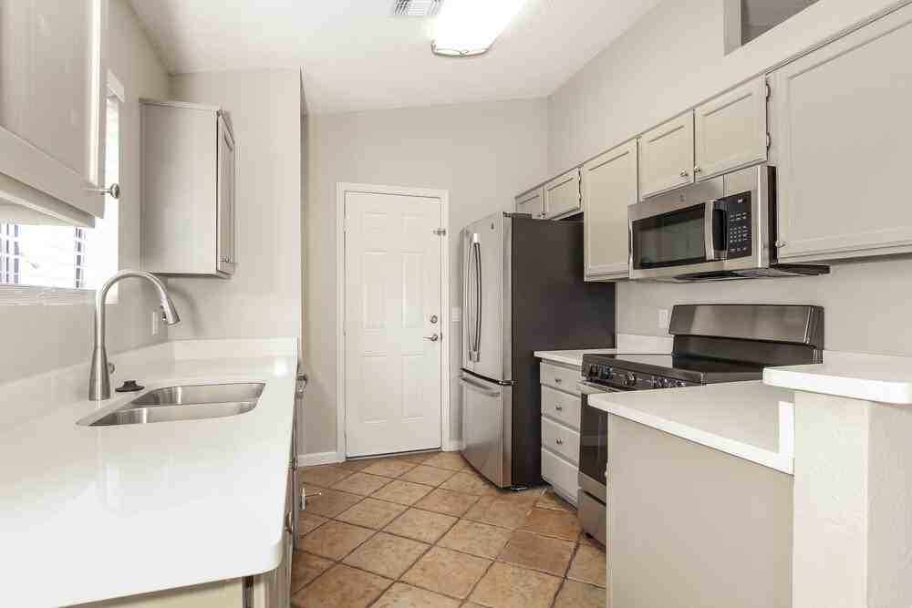 10012 N 66th Dr - Photo 7 of 16