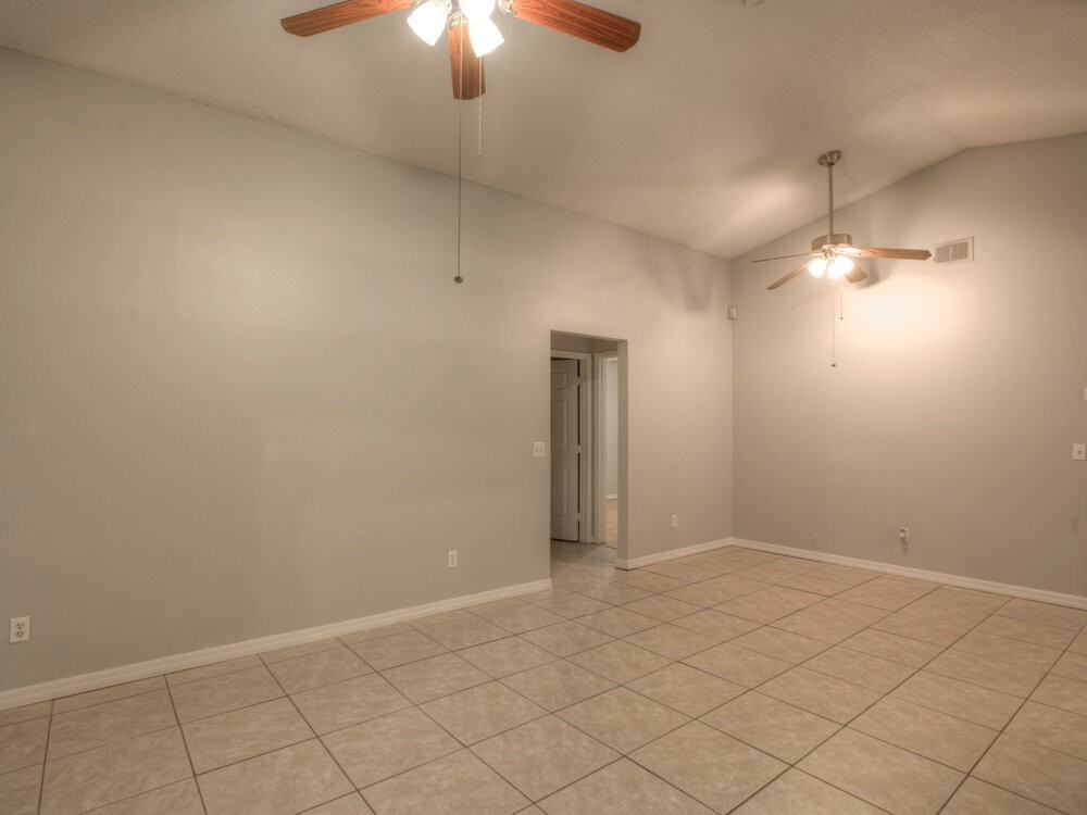 1316 Whitewood Way - Photo 3 of 15