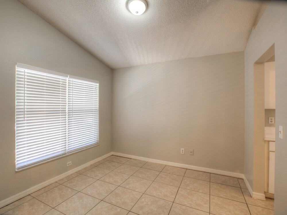 1316 Whitewood Way - Photo 4 of 15