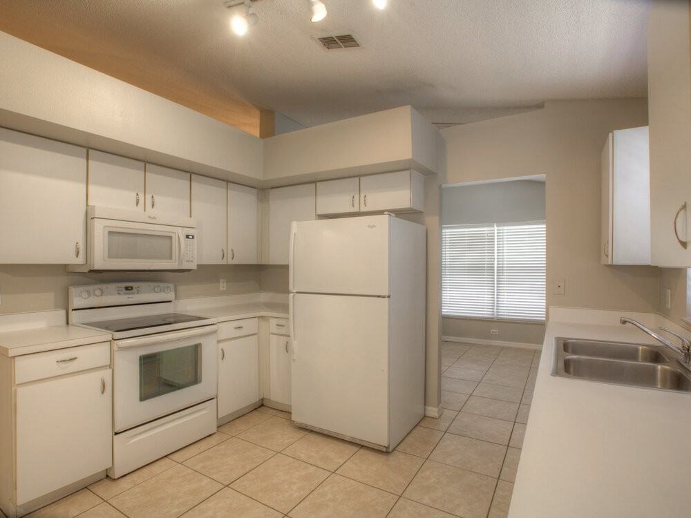 1316 Whitewood Way - Photo 5 of 15