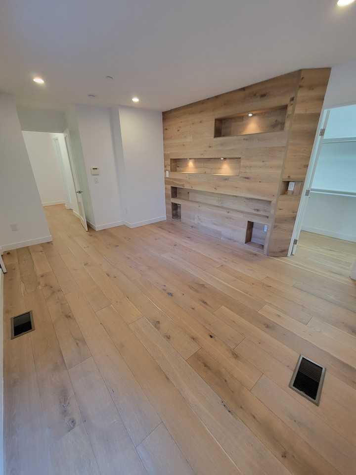 947 4th St #E - Photo 3 of 21