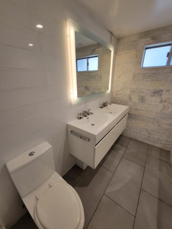 947 4th St #E - Photo 4 of 21