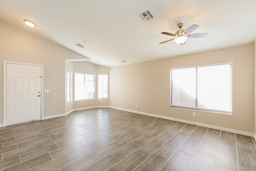 438 N Opal - Photo 3 of 16